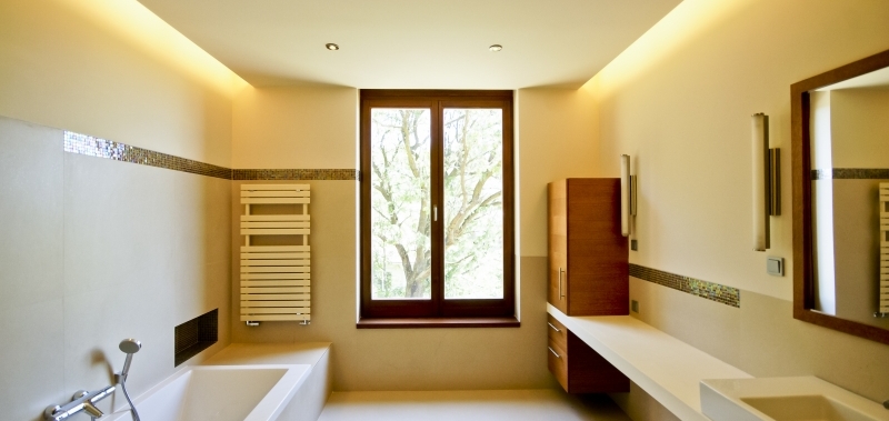 Modern stílusú fürdőszoba berendezés
