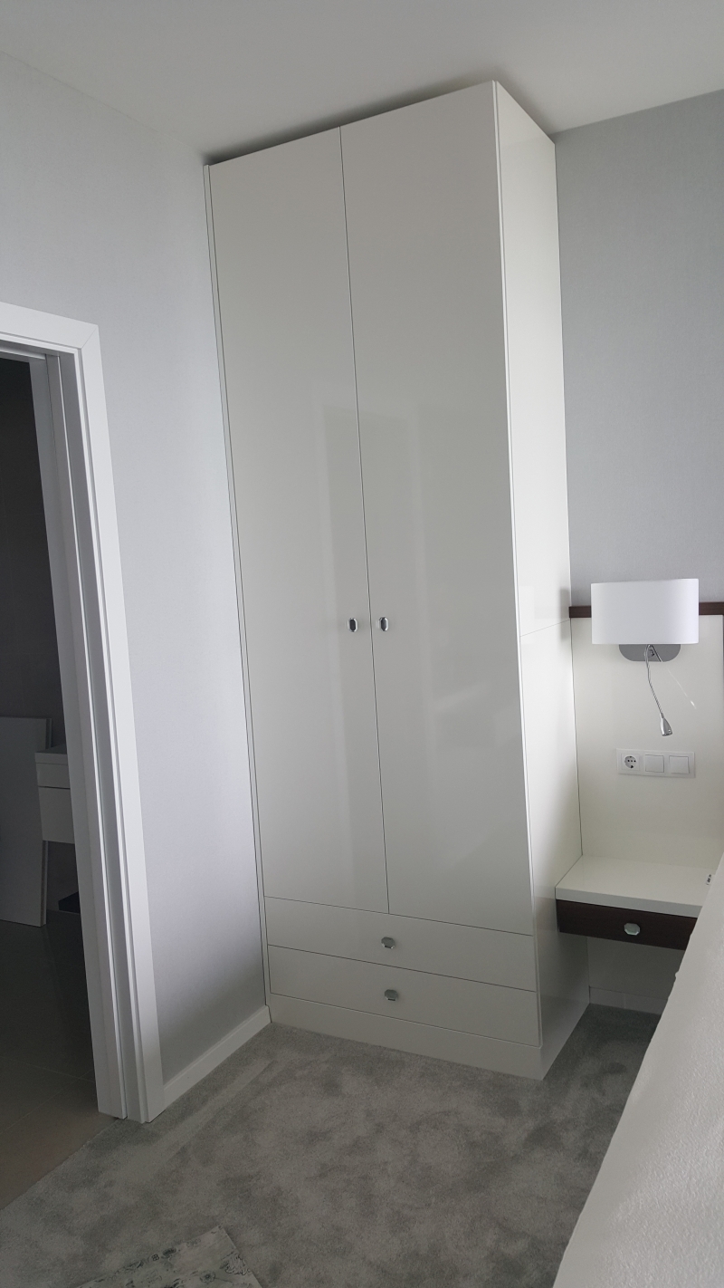 modern apartman berendezés2 - fiókos gardrób szekrény